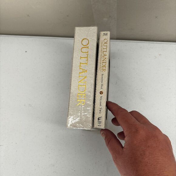 Outlander Season One 1 Collector's Edition Volume One & Two 1 2 New Sealed - Picture 2 of 3